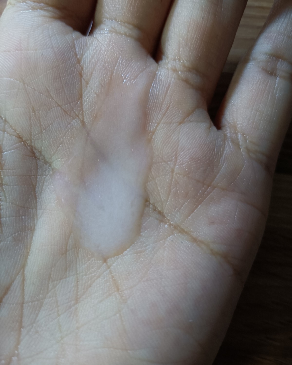 我看社区不少人写了关于倩碧紫色精华的帖子，但是我还是要写一下