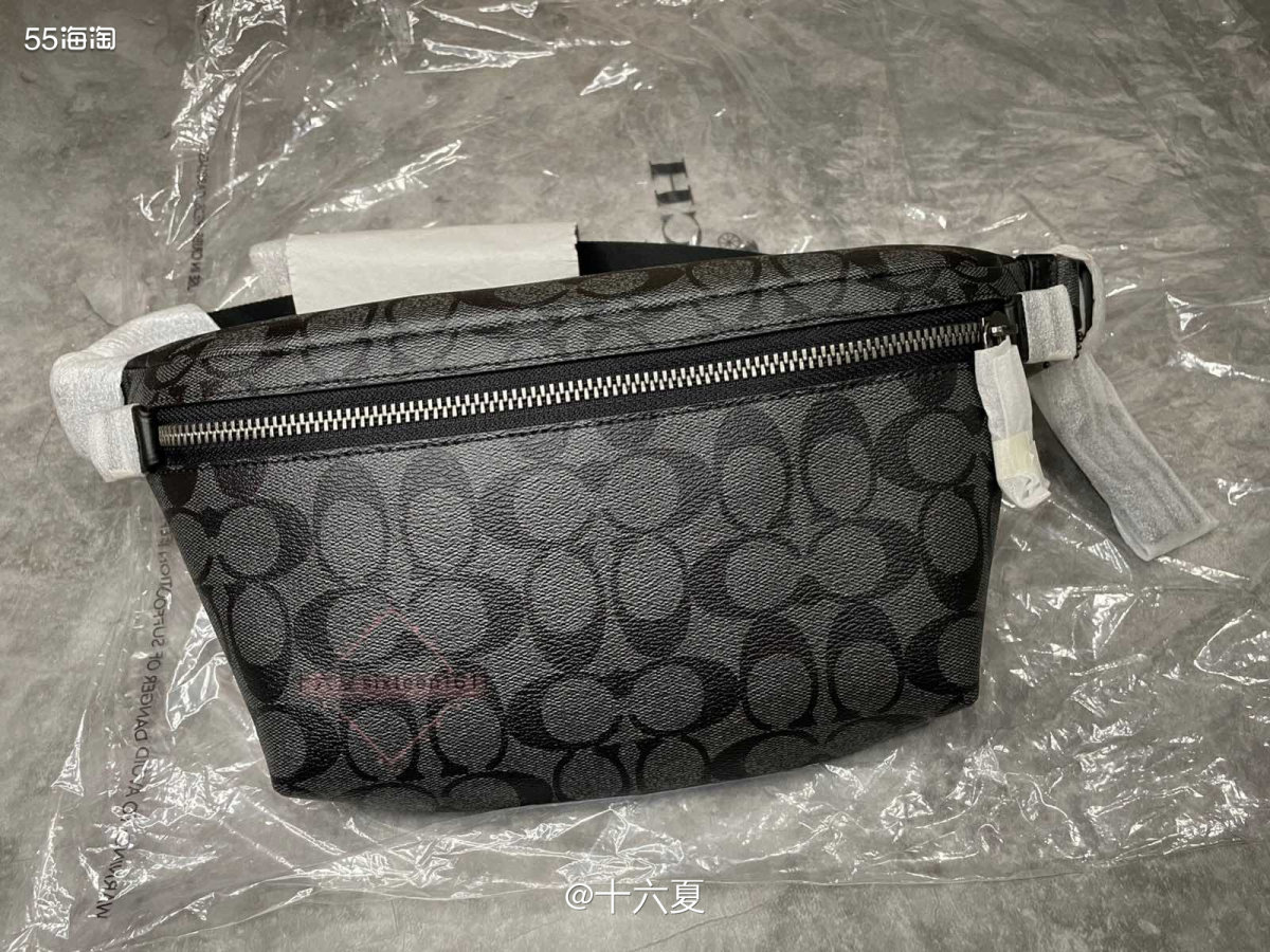 🌟 COACH蔻驰BeltBag36老花腰包胸包，颜色是炭