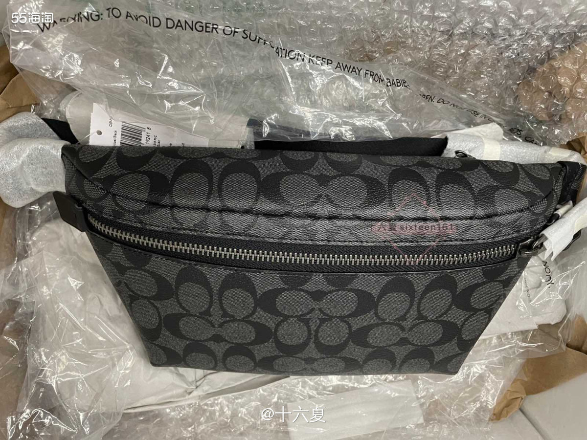 🌟 COACH蔻驰BeltBag36老花腰包胸包，颜色是炭