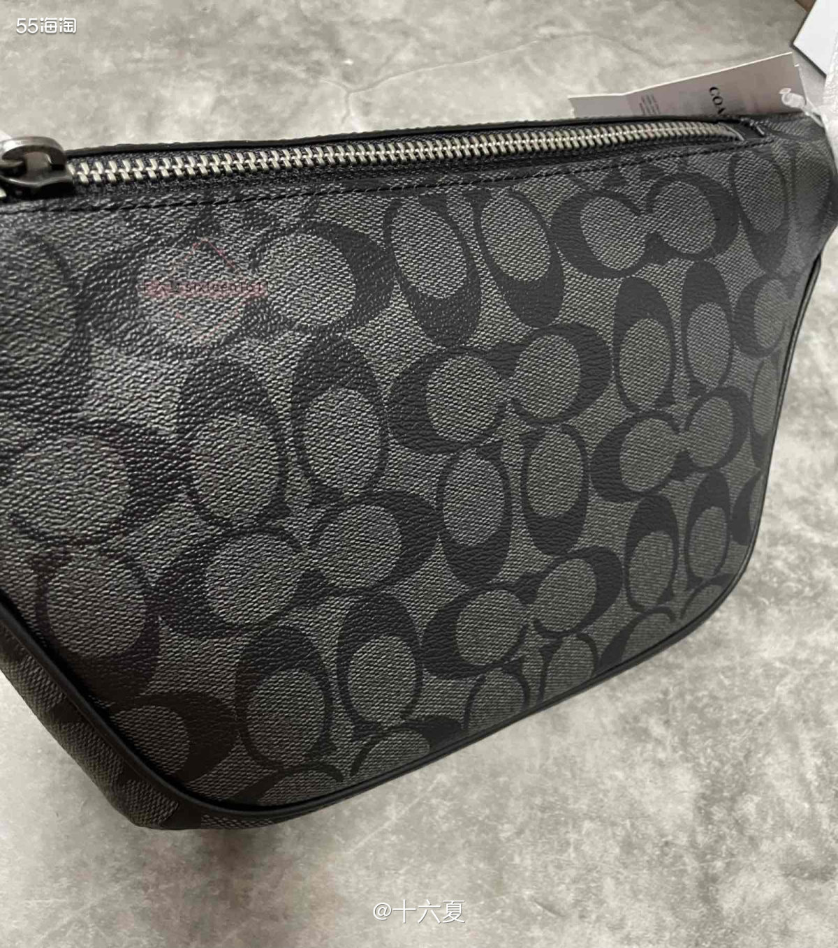 🌟 COACH蔻驰BeltBag36老花腰包胸包，颜色是炭