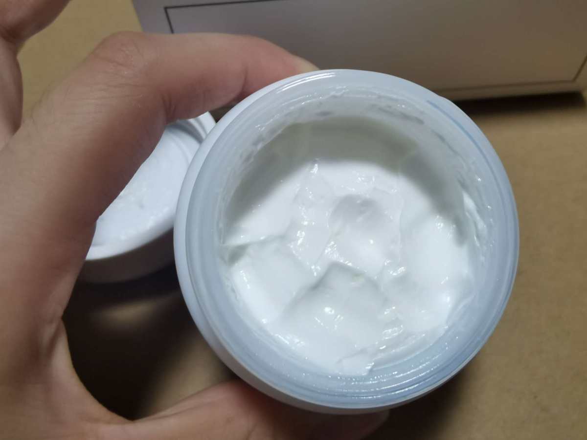 ✅LAMER家的明星产品无疑就是他家的经典修复面霜，也称精华
