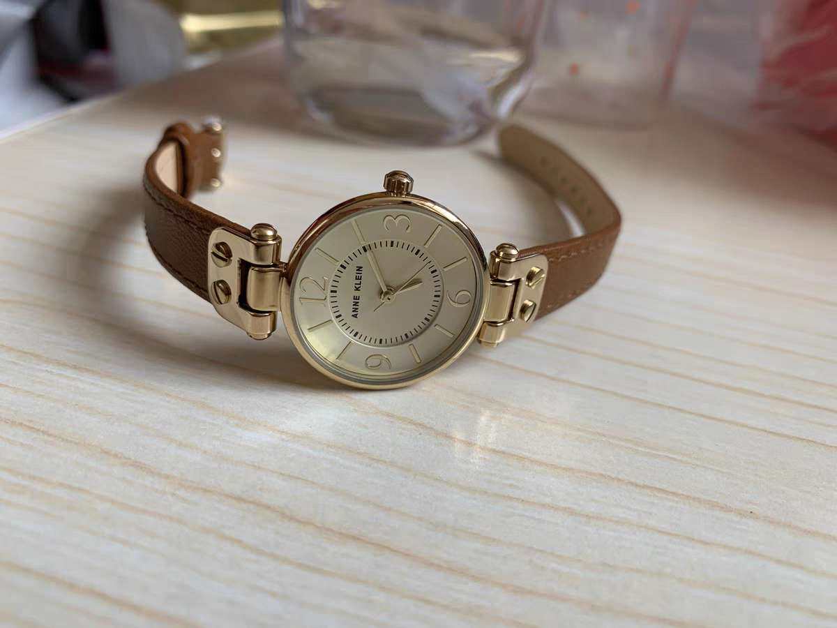 🎁这款Anne Klein 女士皮质表带手表具体型号是	1