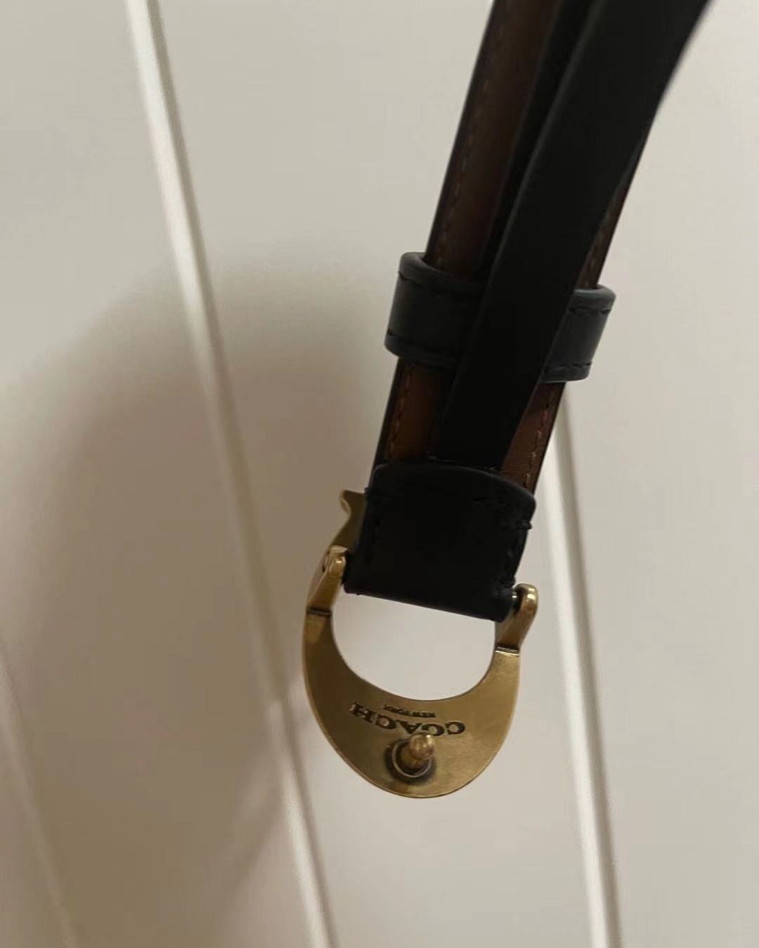 我想每个女生都少不了一款好看的腰带，对吧😄  C家的女士腰