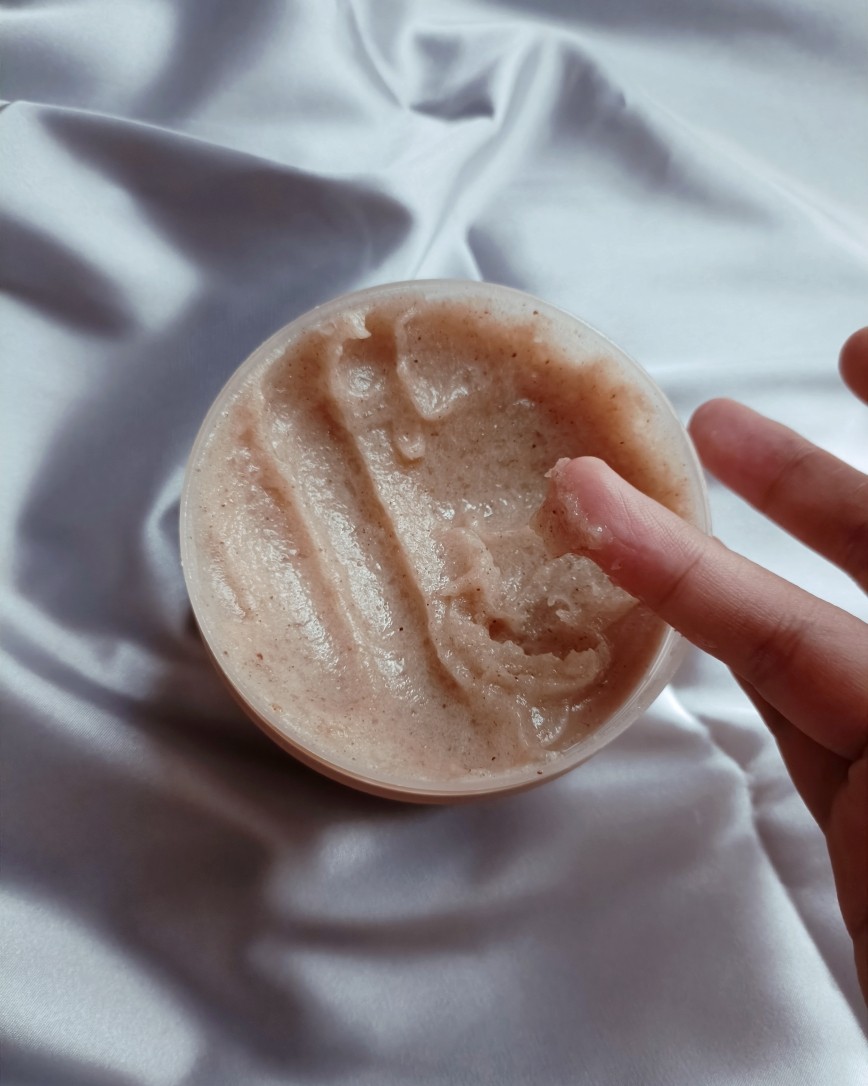 近期我用到最最喜欢的单品之一就是soap&glory的身体磨