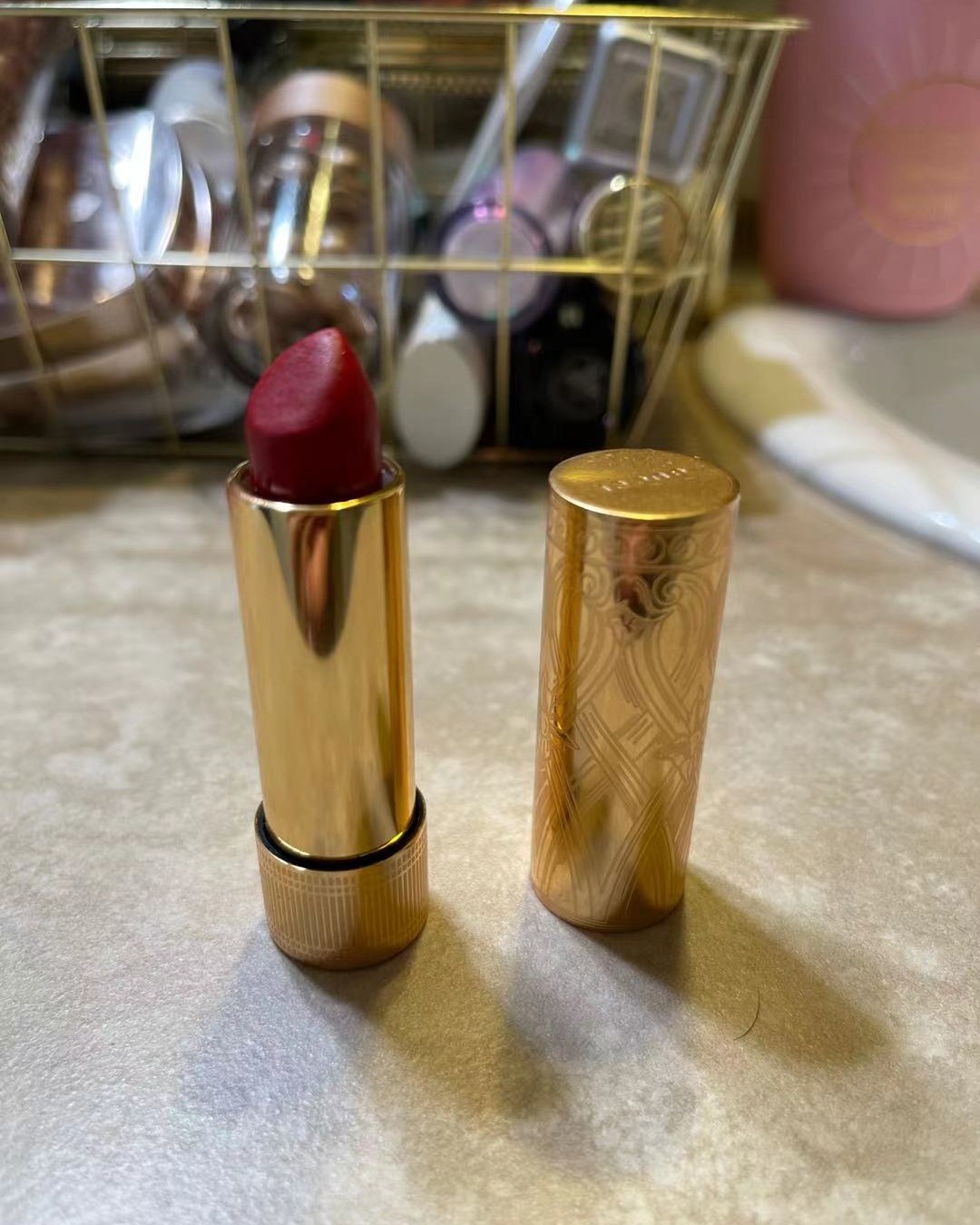 品牌：Gucci   色号：哑光25golde red   