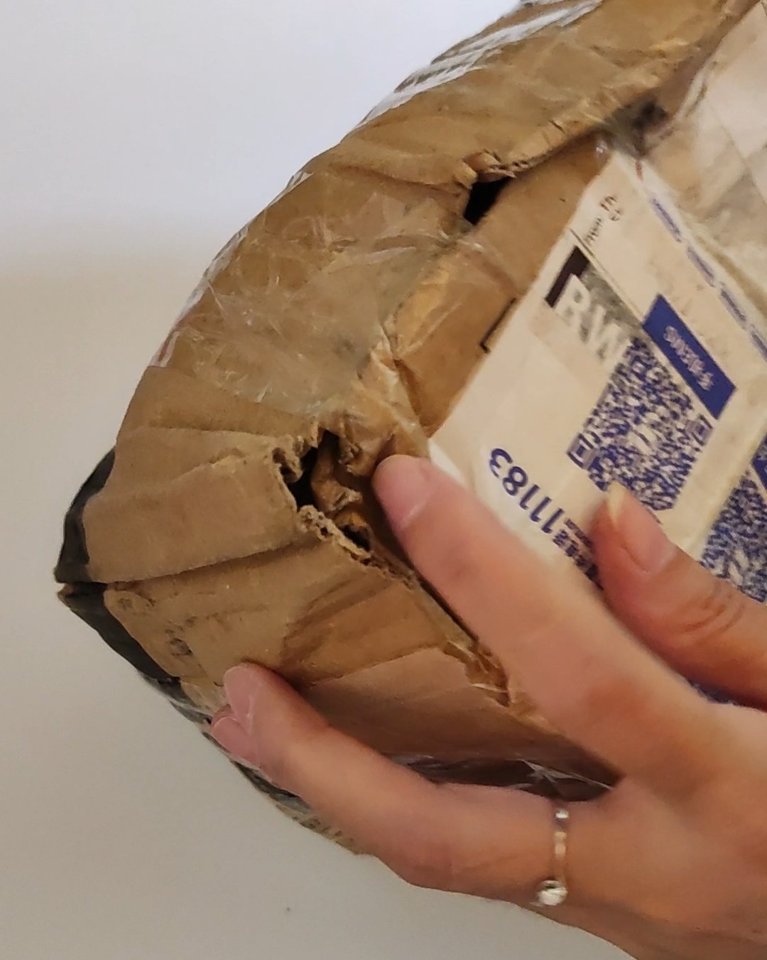 Lookfantastic这个网站是英国的知名商家，商品齐全