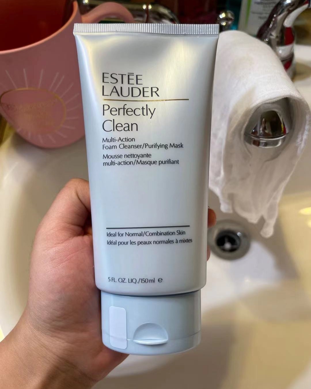 Esteelauder 雅诗兰黛细致焕采蓝色洁面，主要功效是