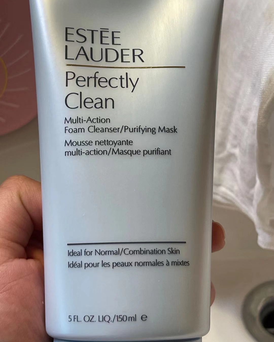 Esteelauder 雅诗兰黛细致焕采蓝色洁面，主要功效是