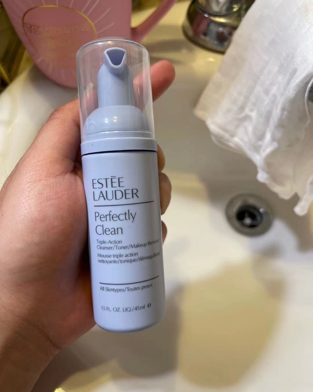 又一款三合一洗面奶来喽！！为什么说是三合一洗面奶呢？   因