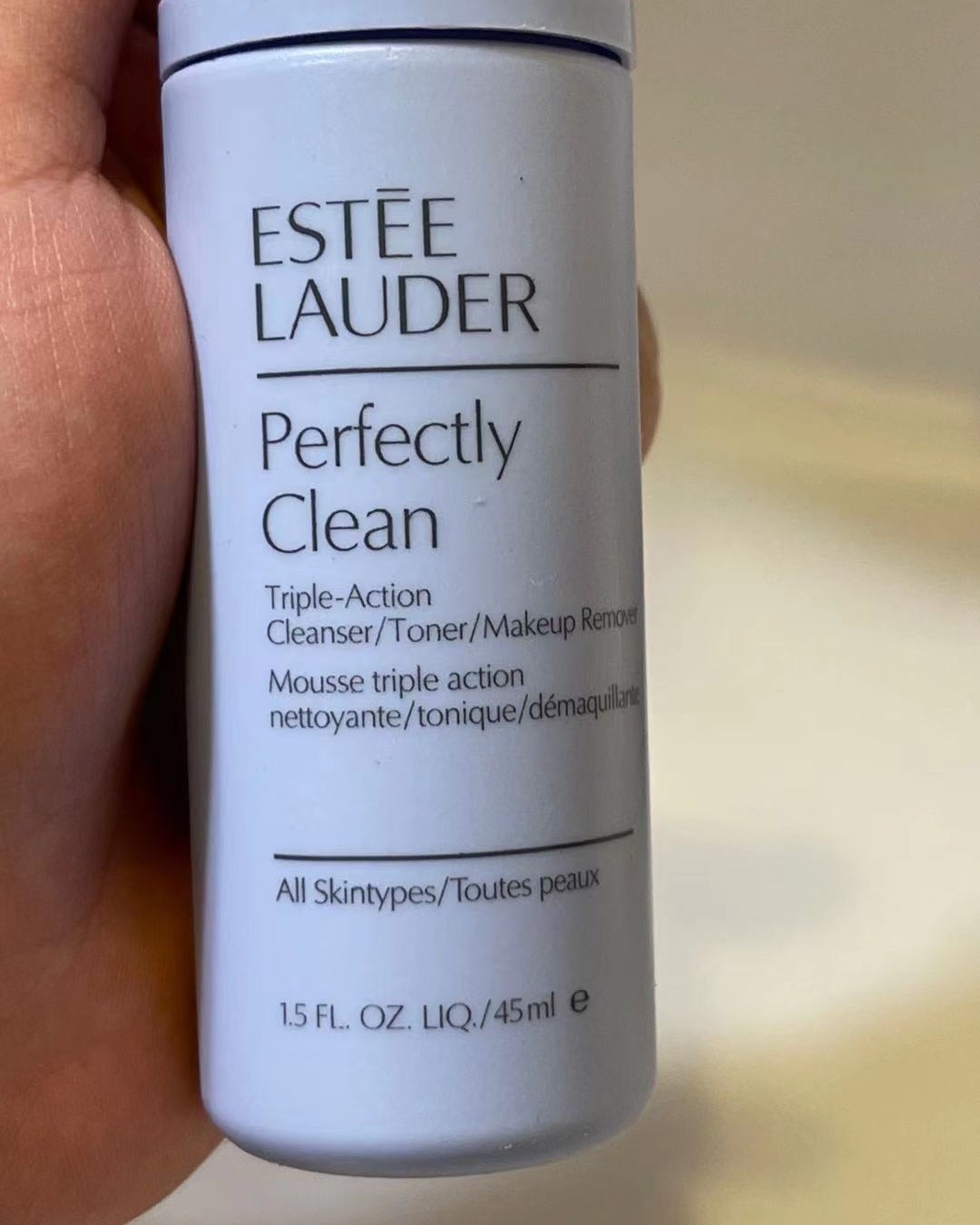 又一款三合一洗面奶来喽！！为什么说是三合一洗面奶呢？   因