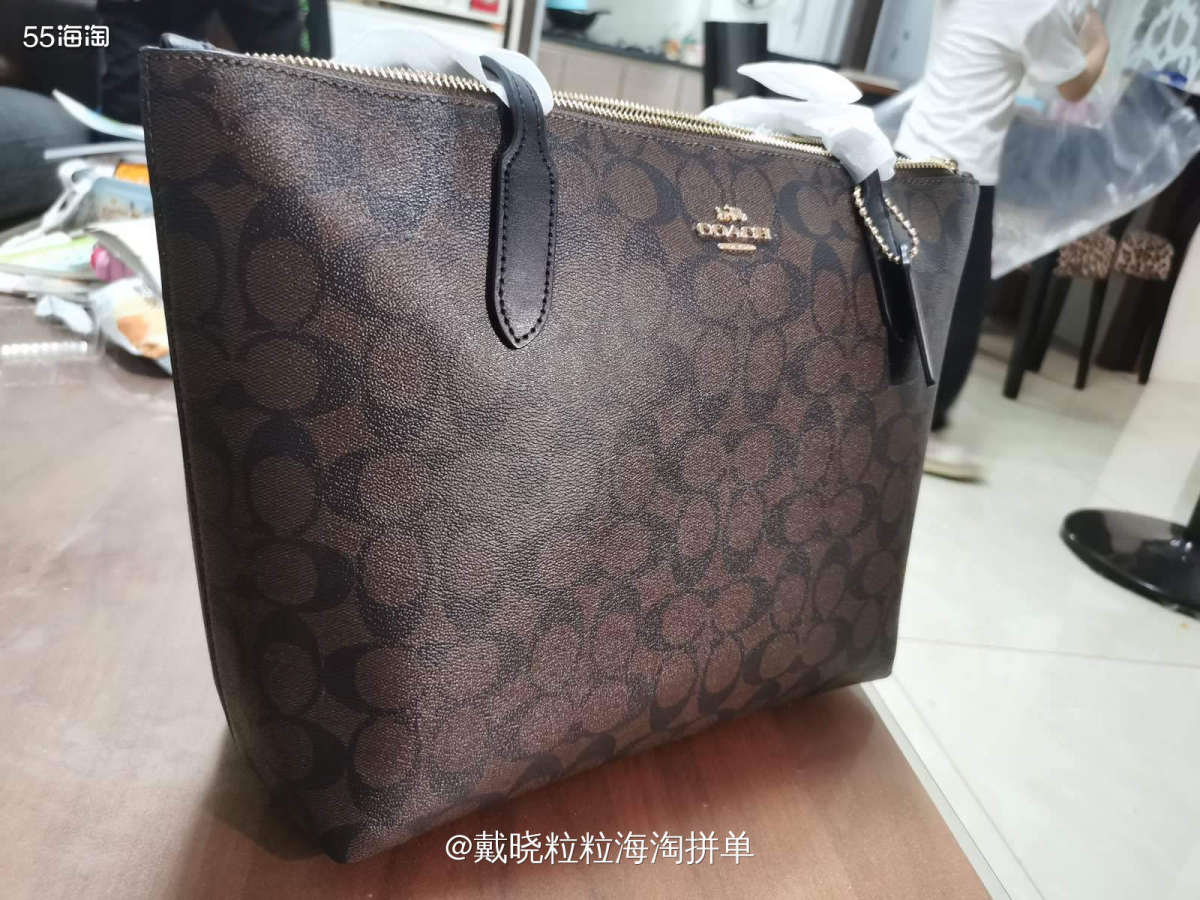 来喽来喽！7月份终于下成功一单蔻驰托特包 1.首先蔻驰砍单很