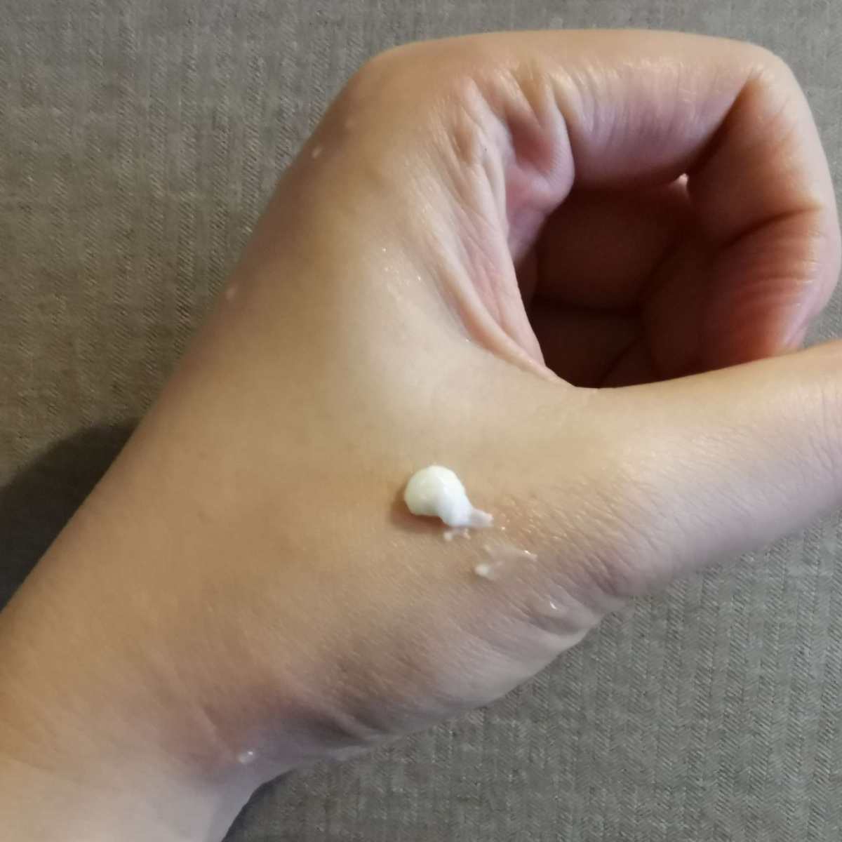 由于最近出差在外，懒得带一堆瓶瓶罐罐的，正好家里有一套菲洛嘉