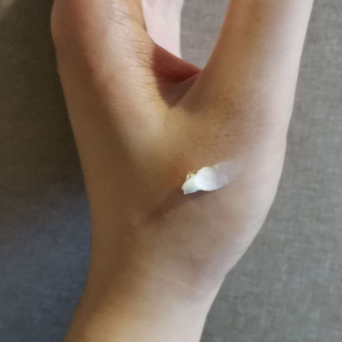 由于最近出差在外，懒得带一堆瓶瓶罐罐的，正好家里有一套菲洛嘉