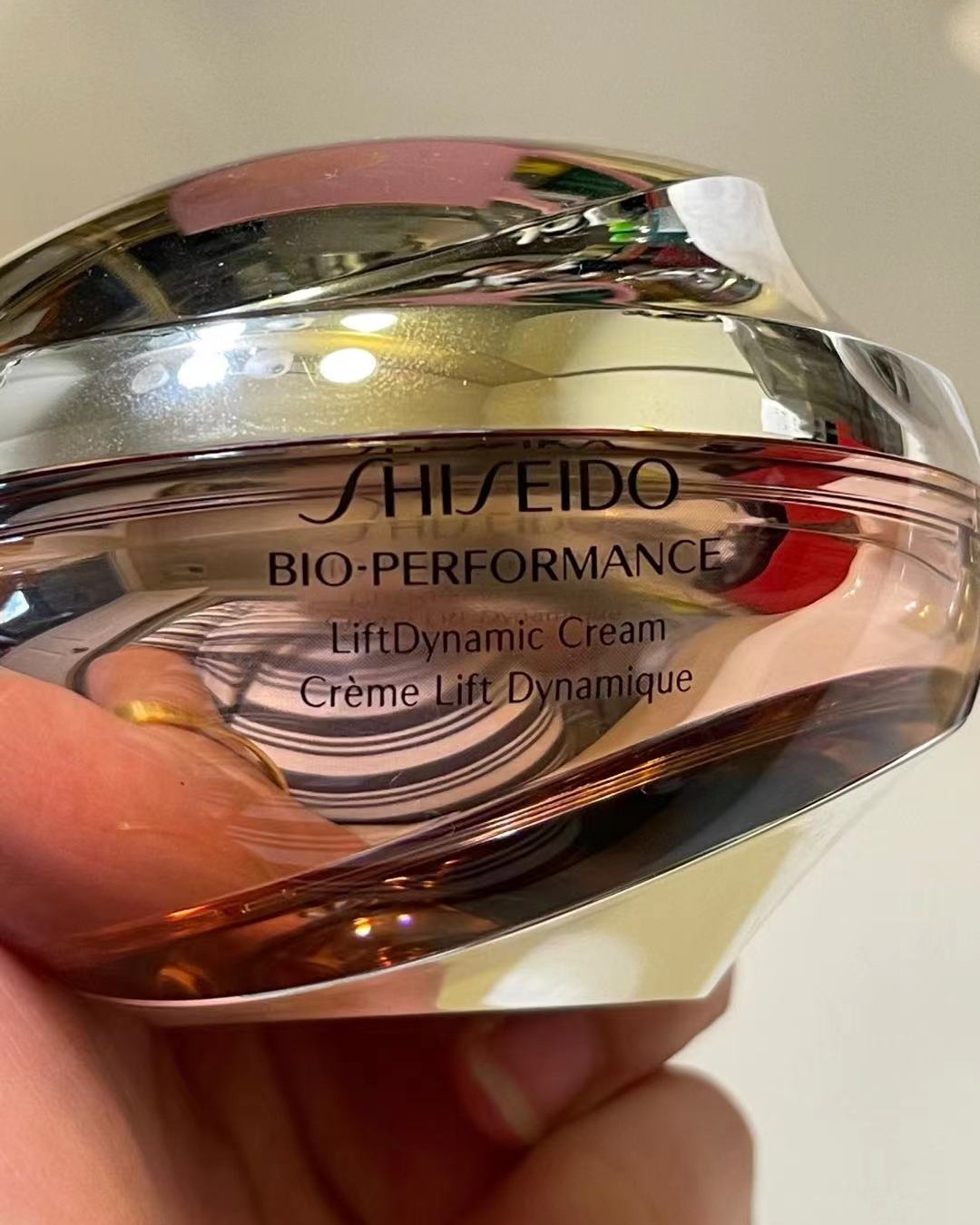 资生堂百优丰盈提拉紧致面霜，好贵 好贵 好贵呀！   但是它