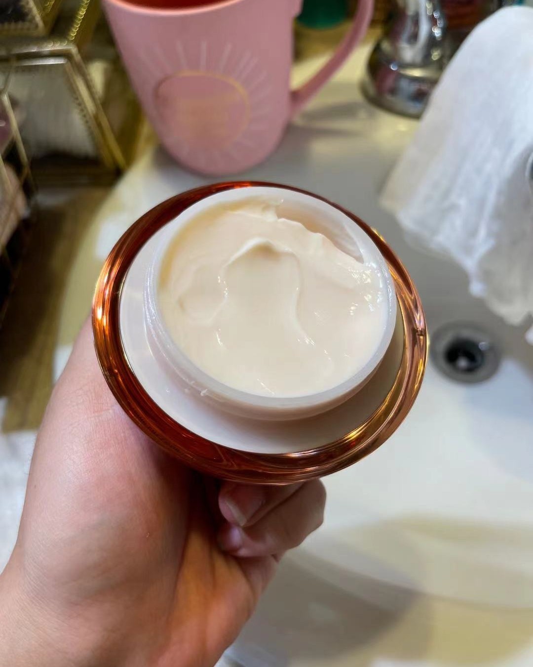 资生堂百优丰盈提拉紧致面霜，好贵 好贵 好贵呀！   但是它