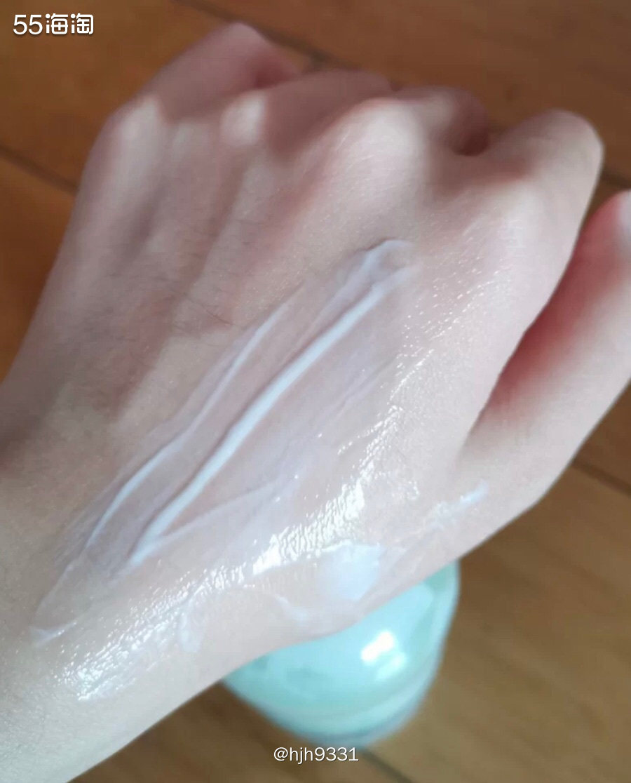 ✨伊丽莎白雅顿的绿茶身体乳也有两种哦，两款质地不同，但是都很