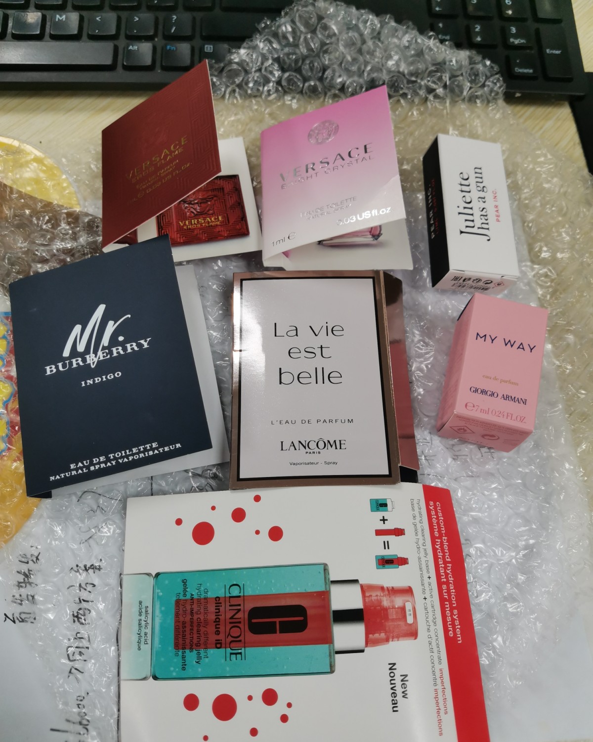 今天这个开箱包裹是中秋假期第一天就到的，地址是发到了公司，所