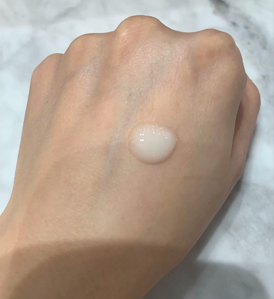 🌈这款科颜氏玻尿酸精华露宣称特别适合现在年轻人都有的熬夜，