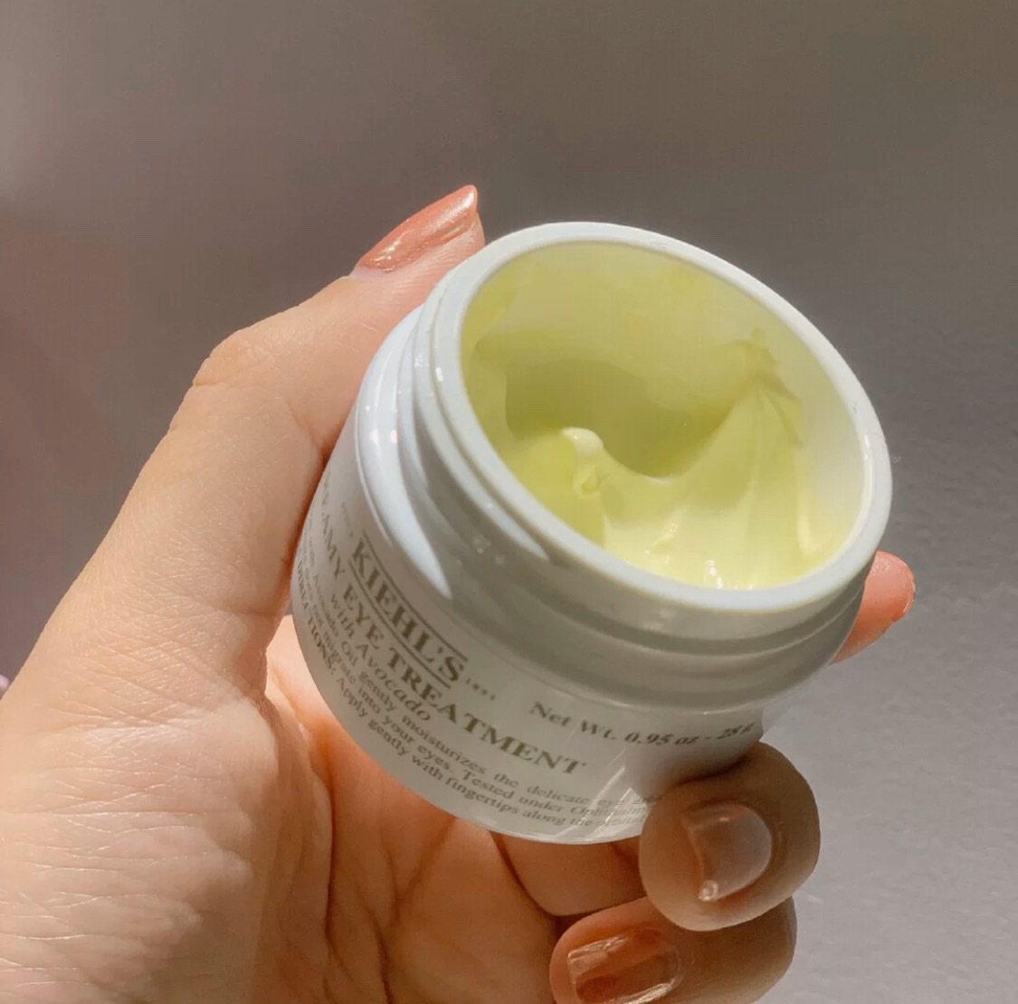 🥑科颜氏牛油果眼霜主打轻柔质地，保湿眼周，平滑肌理，油包水