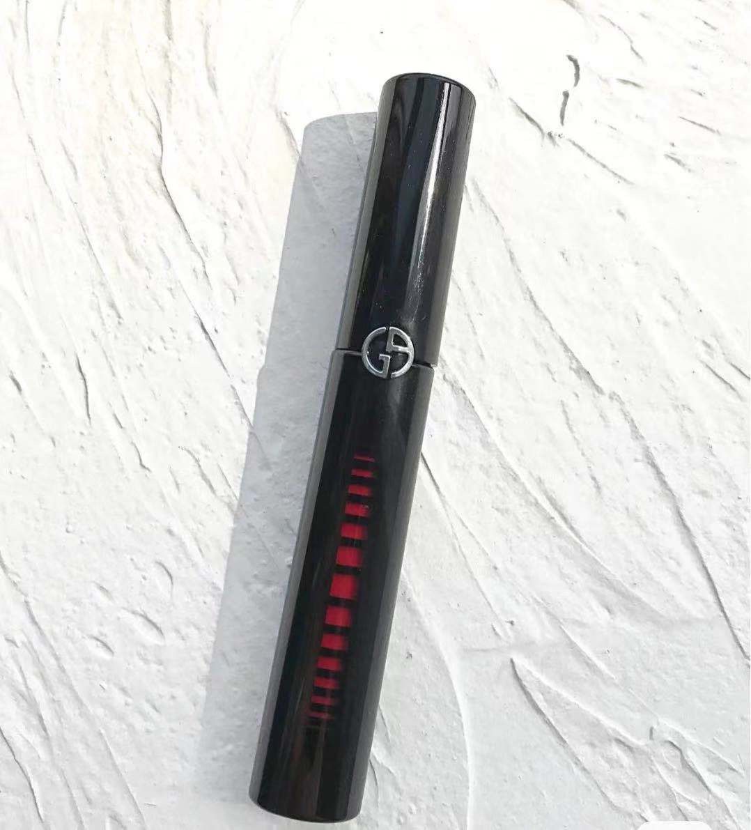 👉全新黑管5G唇釉，滋润的水光镜面质地，终于打折啦~~果断