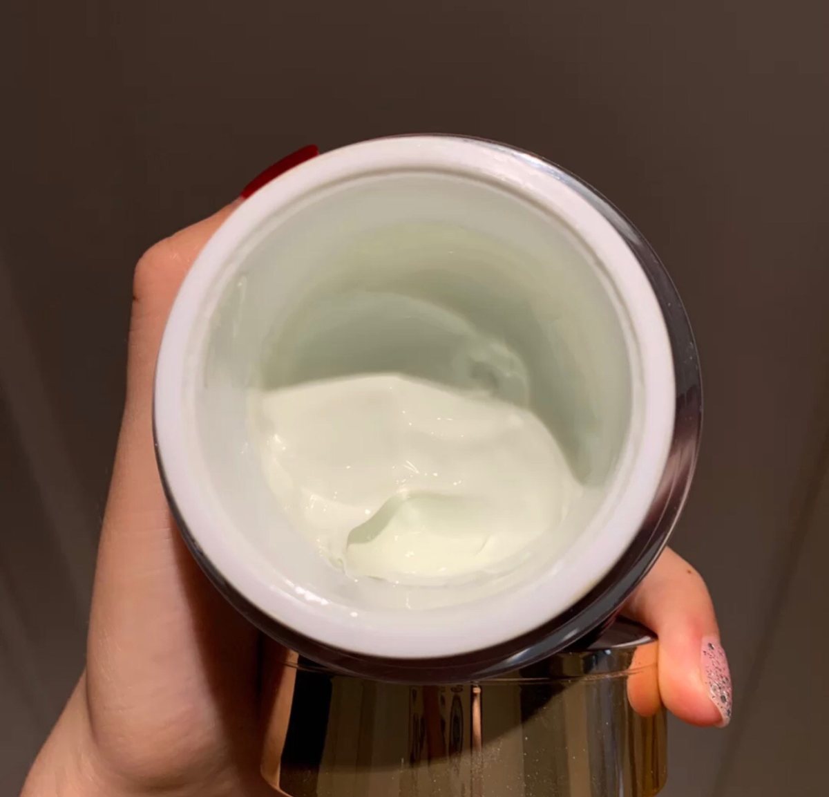 ⭕️雅诗兰黛黄瓜日霜目前还没有在国内发售。美国官网可以购入，