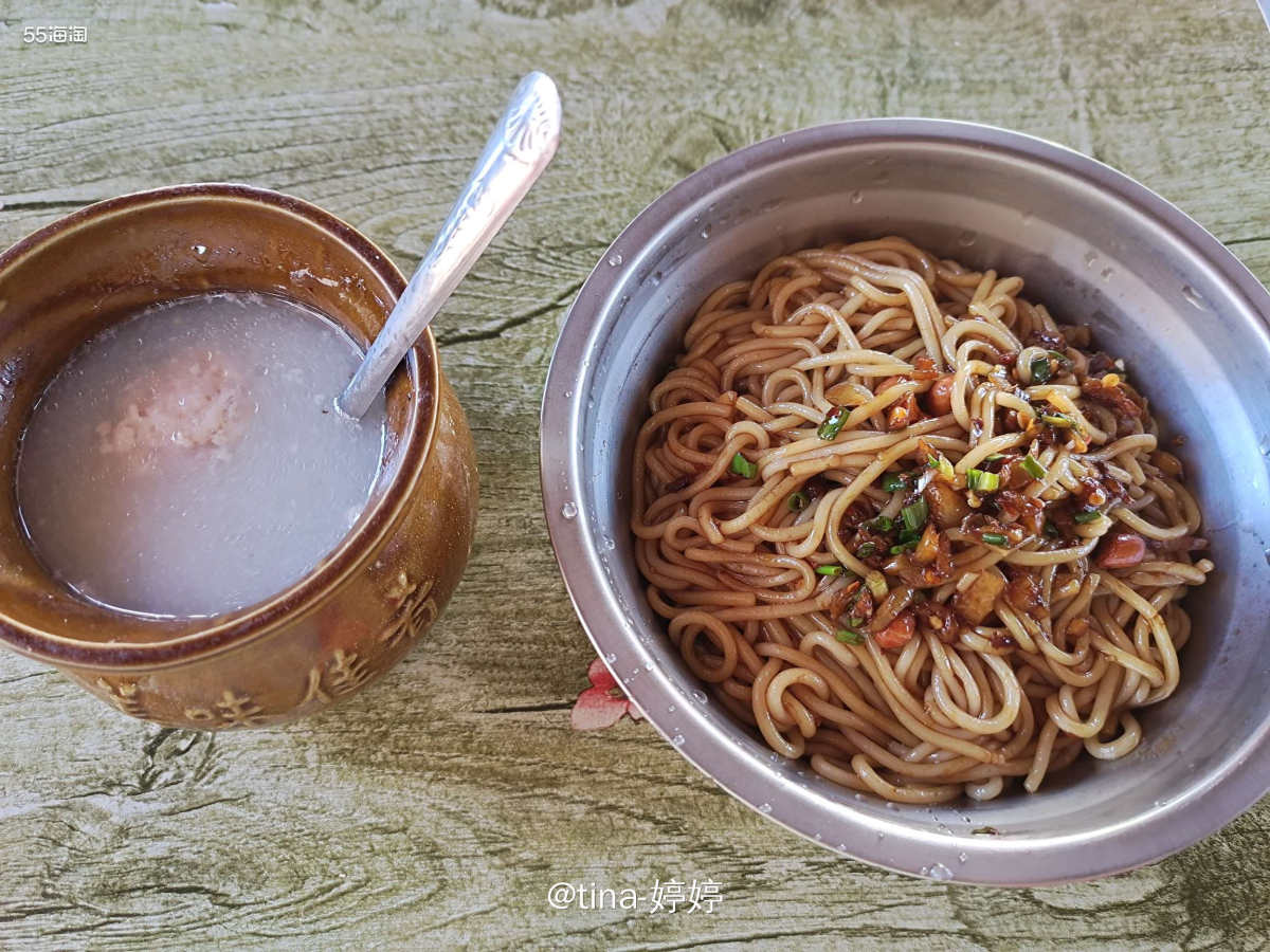 表示从来没有花十几块钱吃过早餐的我是不是有点凡尔赛了😂😂