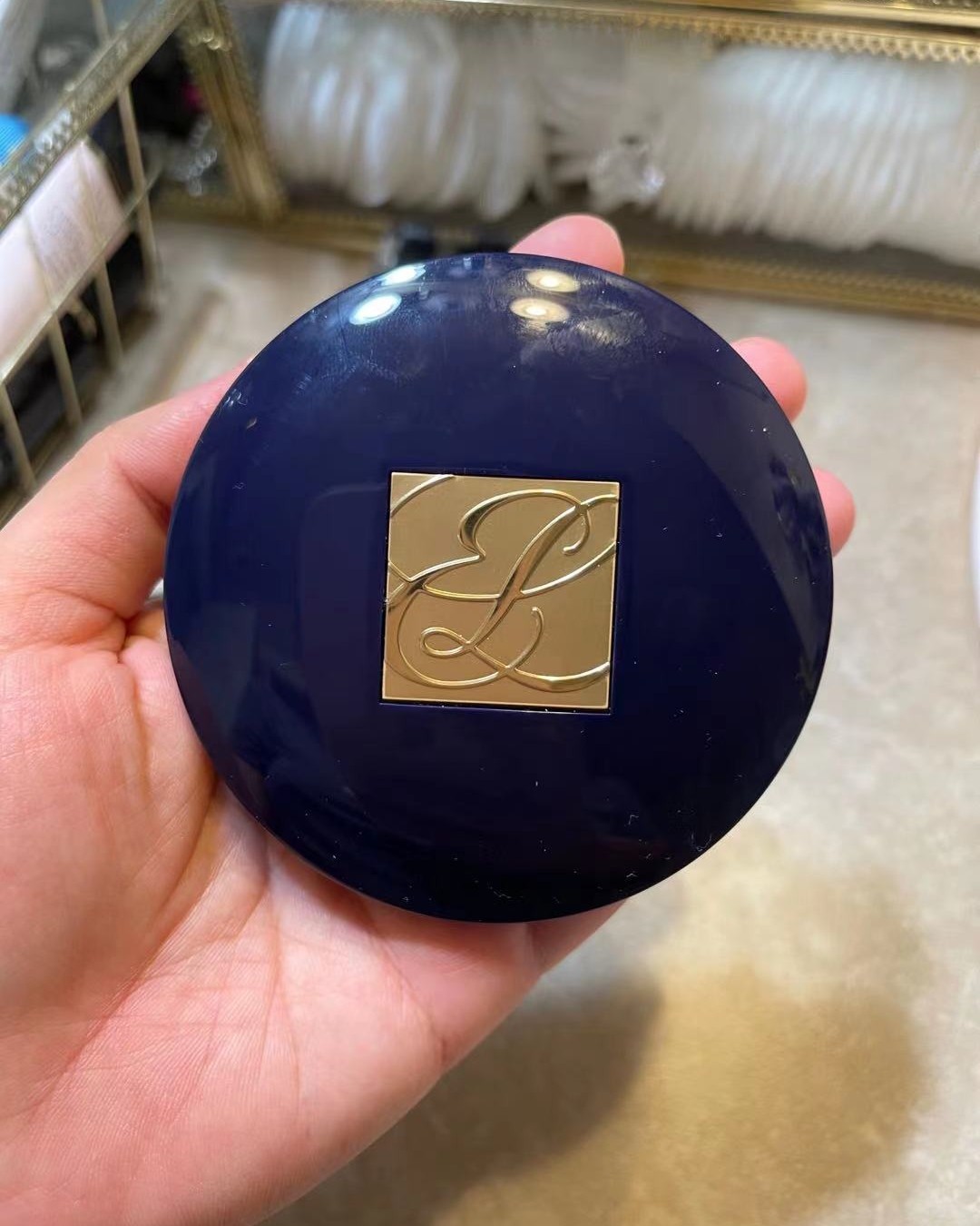 雅诗兰黛Double Matte 持久控油哑光粉饼也是好评一