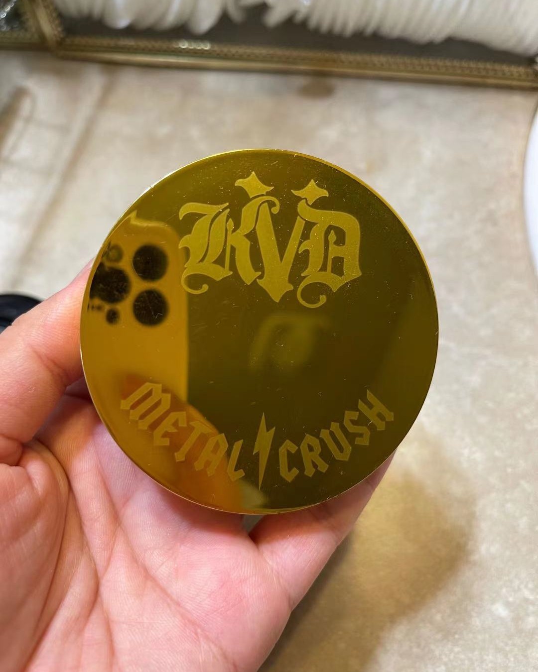 ✨KVD限量高光粉饼，好闪啊~   ✨Kat Von D K