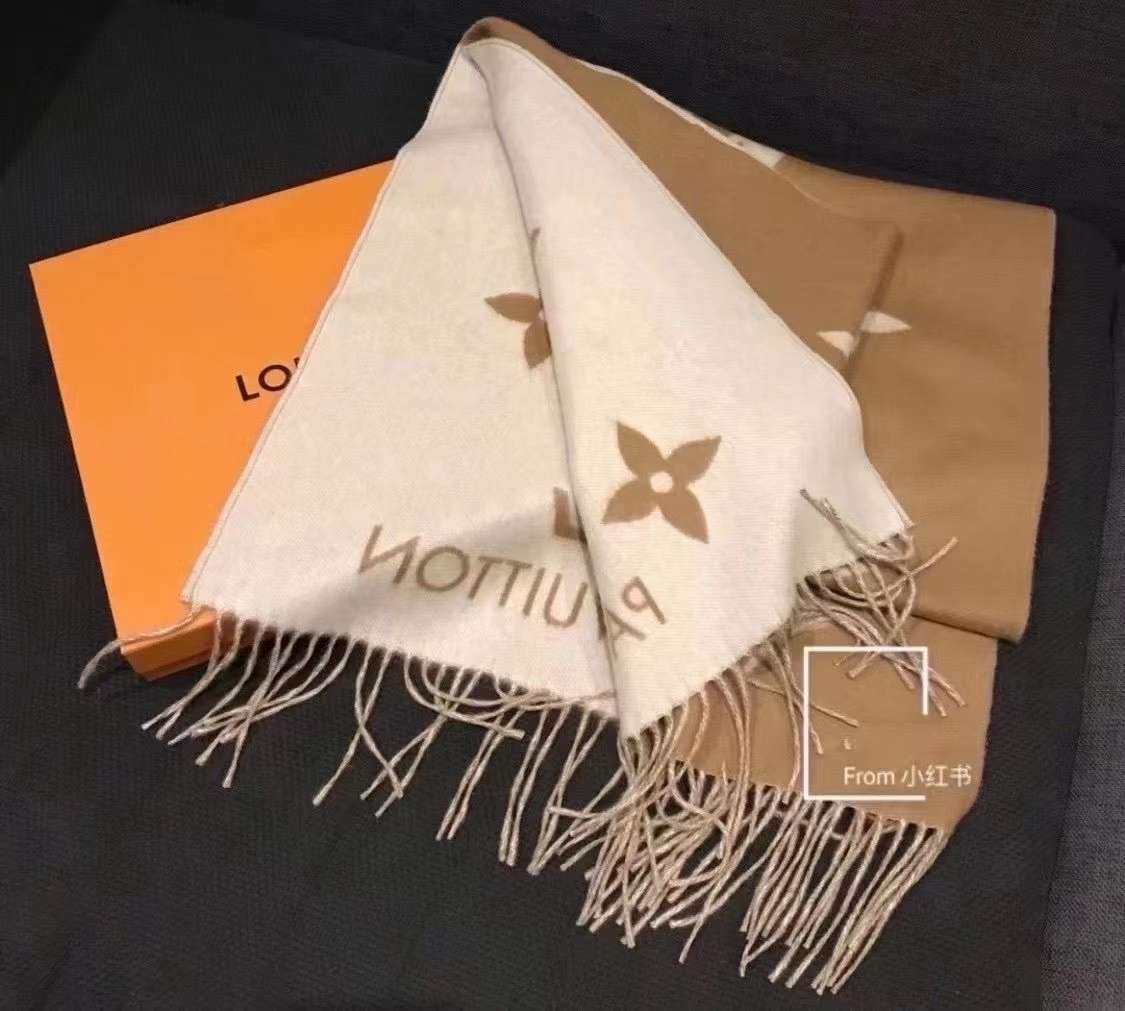 LV 10月涨价📈  LV新款 双面羊绒围巾 超美超温柔的