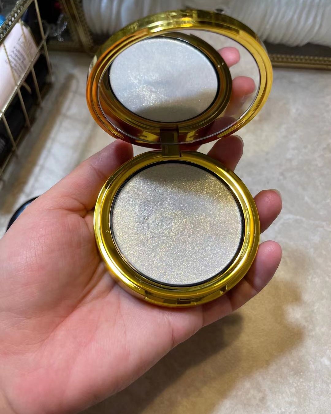 ✨KVD限量高光粉饼，好闪啊~   ✨Kat Von D K