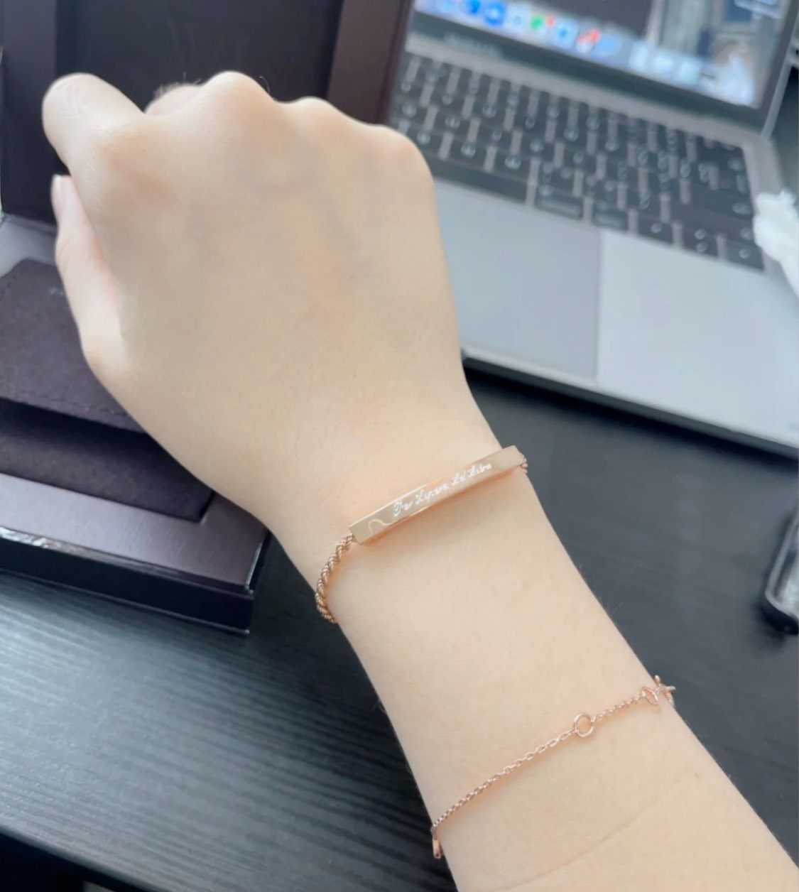 〰️手链来自英国品牌Monica Vinader，看到鹿晗陈