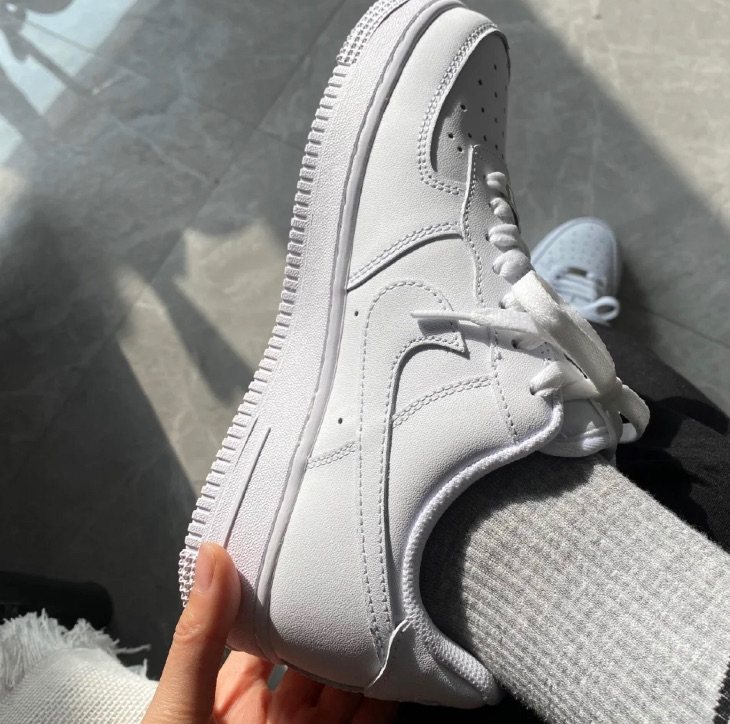 🔘 nike空军一号，一双回忆满满属于青春的鞋子。  ▫️