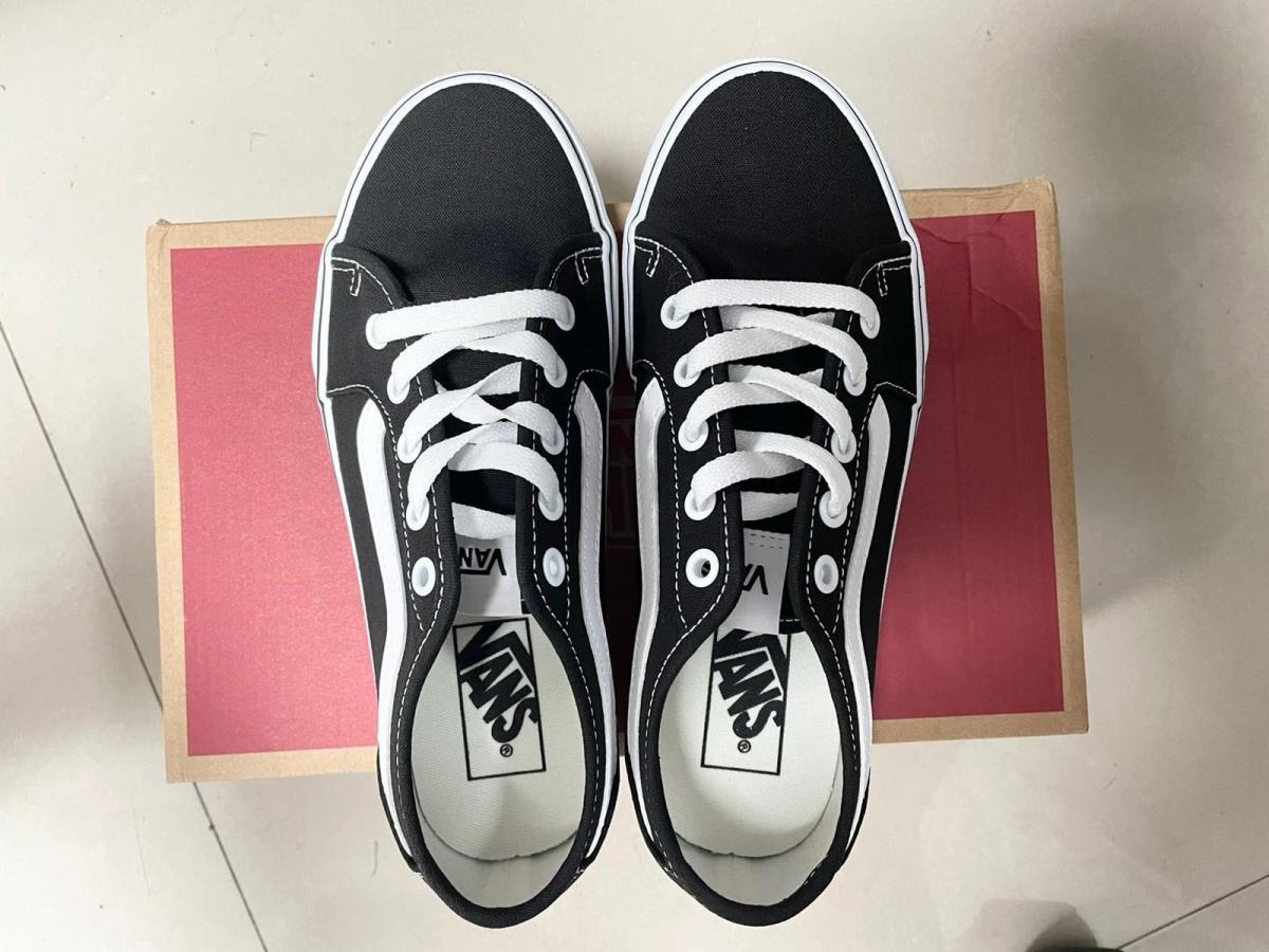 👉购买网站：亚马逊海外购  👉购买商品：万斯黑色板鞋  