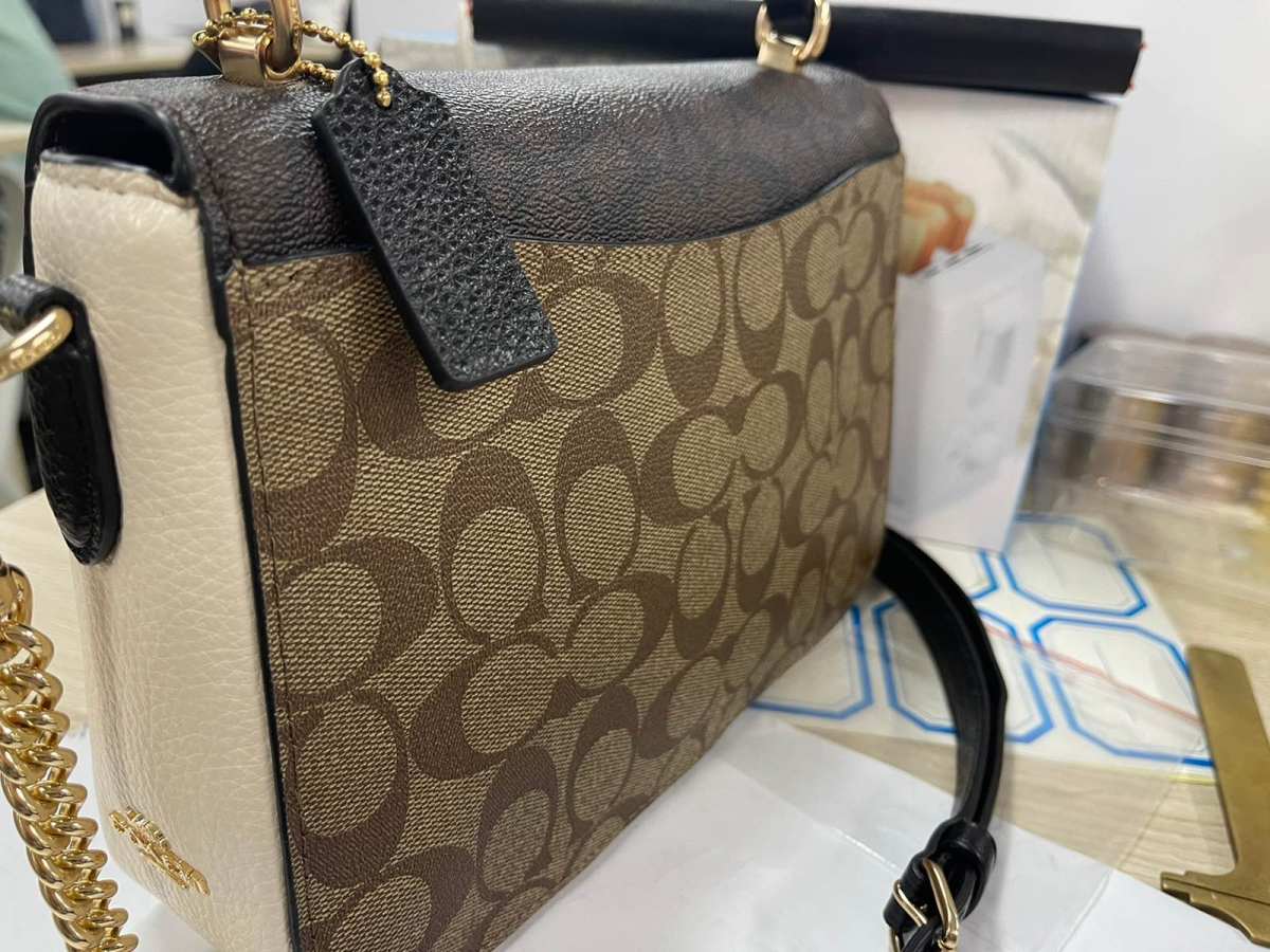 解锁coachoutlet邮差包经典又耐看