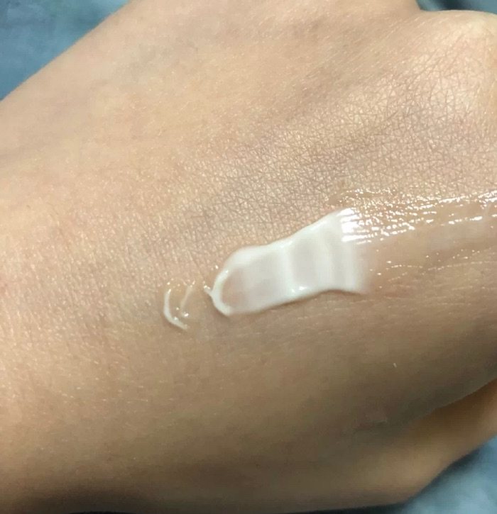 🟤有时候卸完妆洗完脸，就有点懒，睡前懒得做护肤，就可以用一