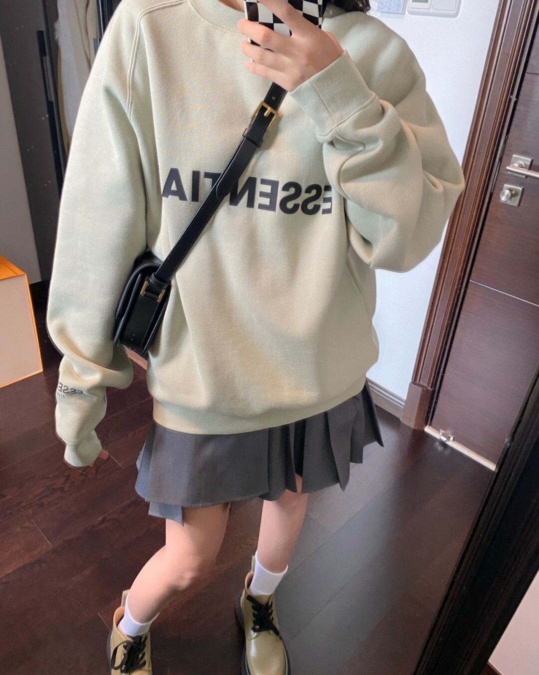🌟简单介绍 Fear of god essential是F
