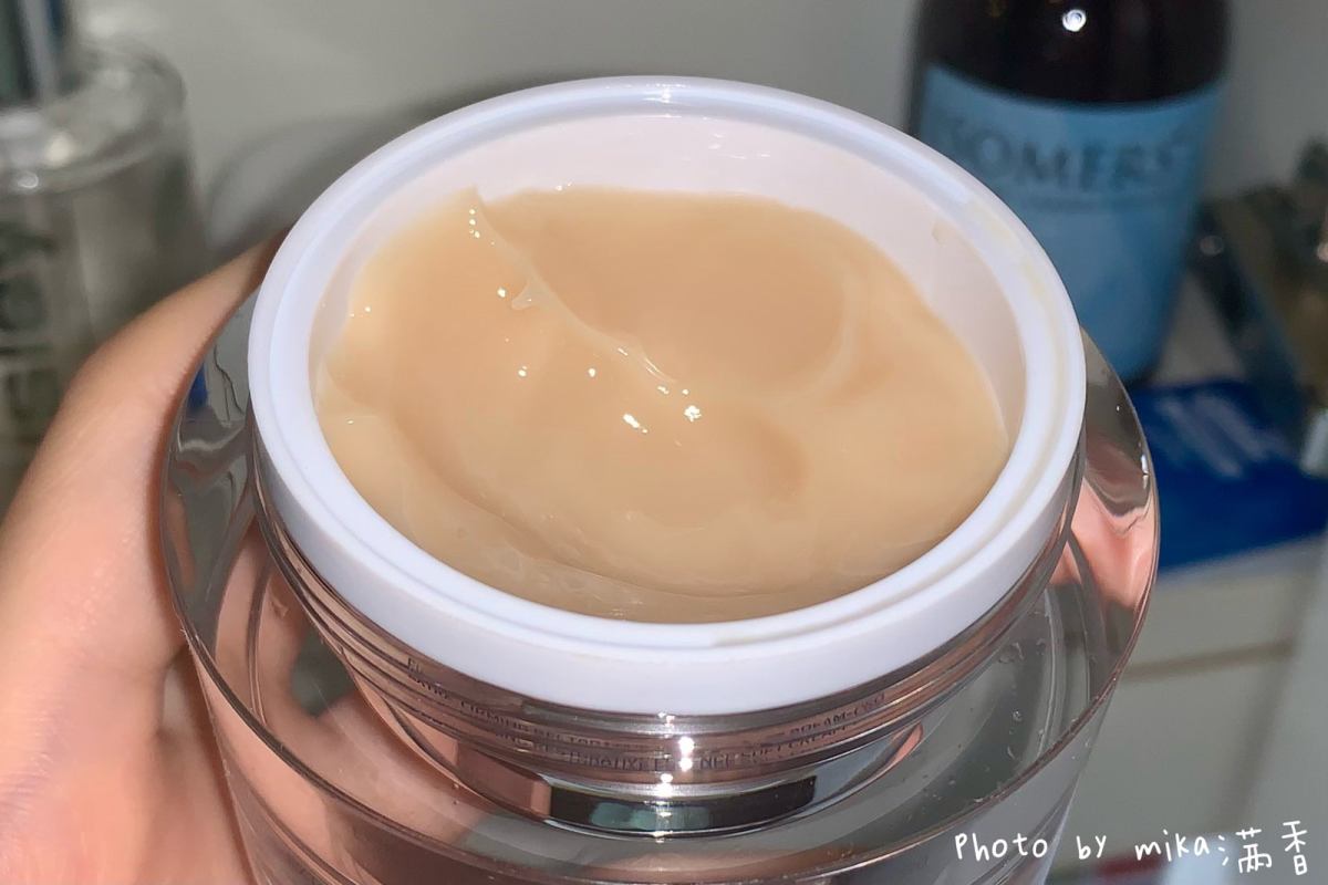 油皮好爱这个乳霜的质地啊！有一定的保湿能力，还不油腻。油皮真