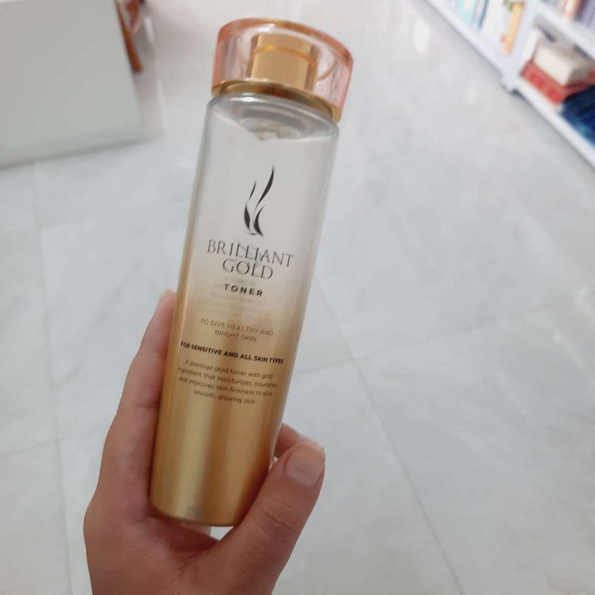 ❤️最近用的护肤水是AHC这款金箔爽肤水，它是我最近快临期了