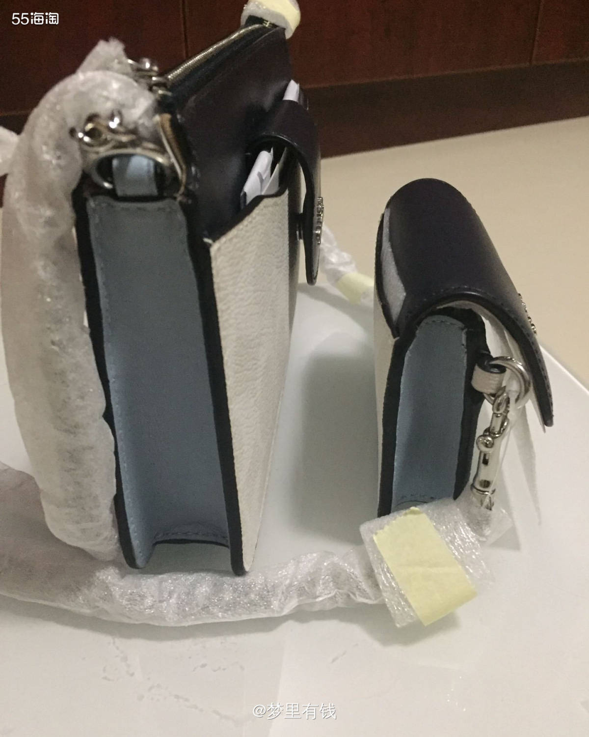 这个包很早之前买的了，在吉时放了一个月差不多，转运寄出又花了