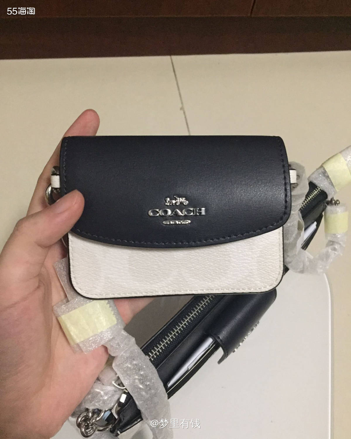 这个包很早之前买的了，在吉时放了一个月差不多，转运寄出又花了