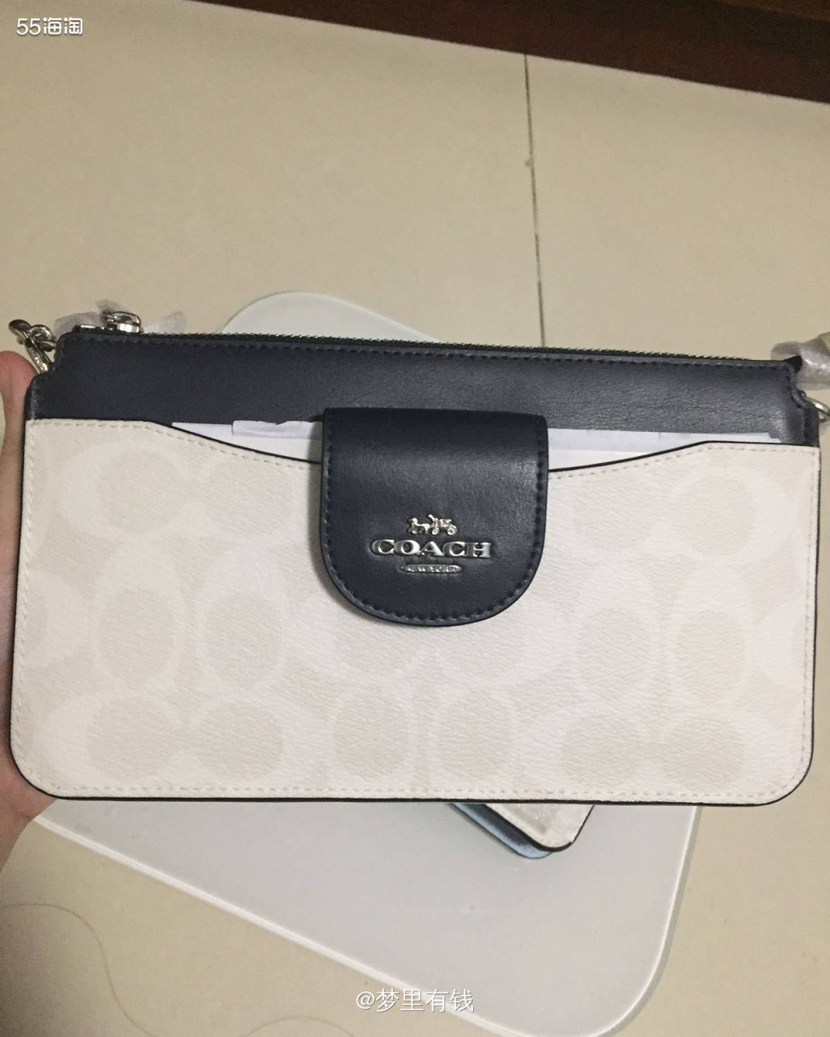 这个包很早之前买的了，在吉时放了一个月差不多，转运寄出又花了