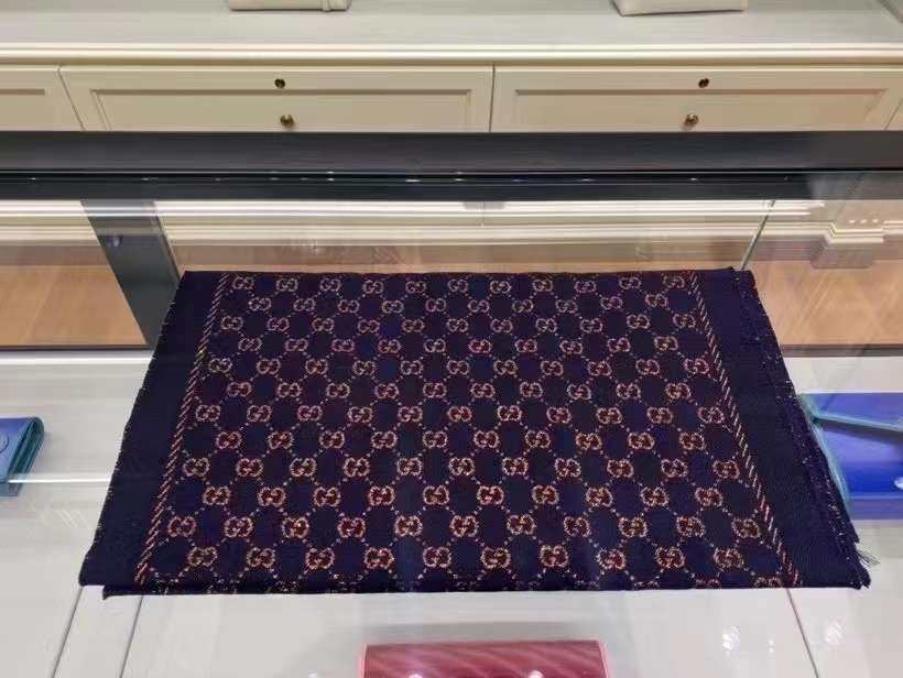 来个上身图❗️❗️  Gucci经典款logo围巾   双面