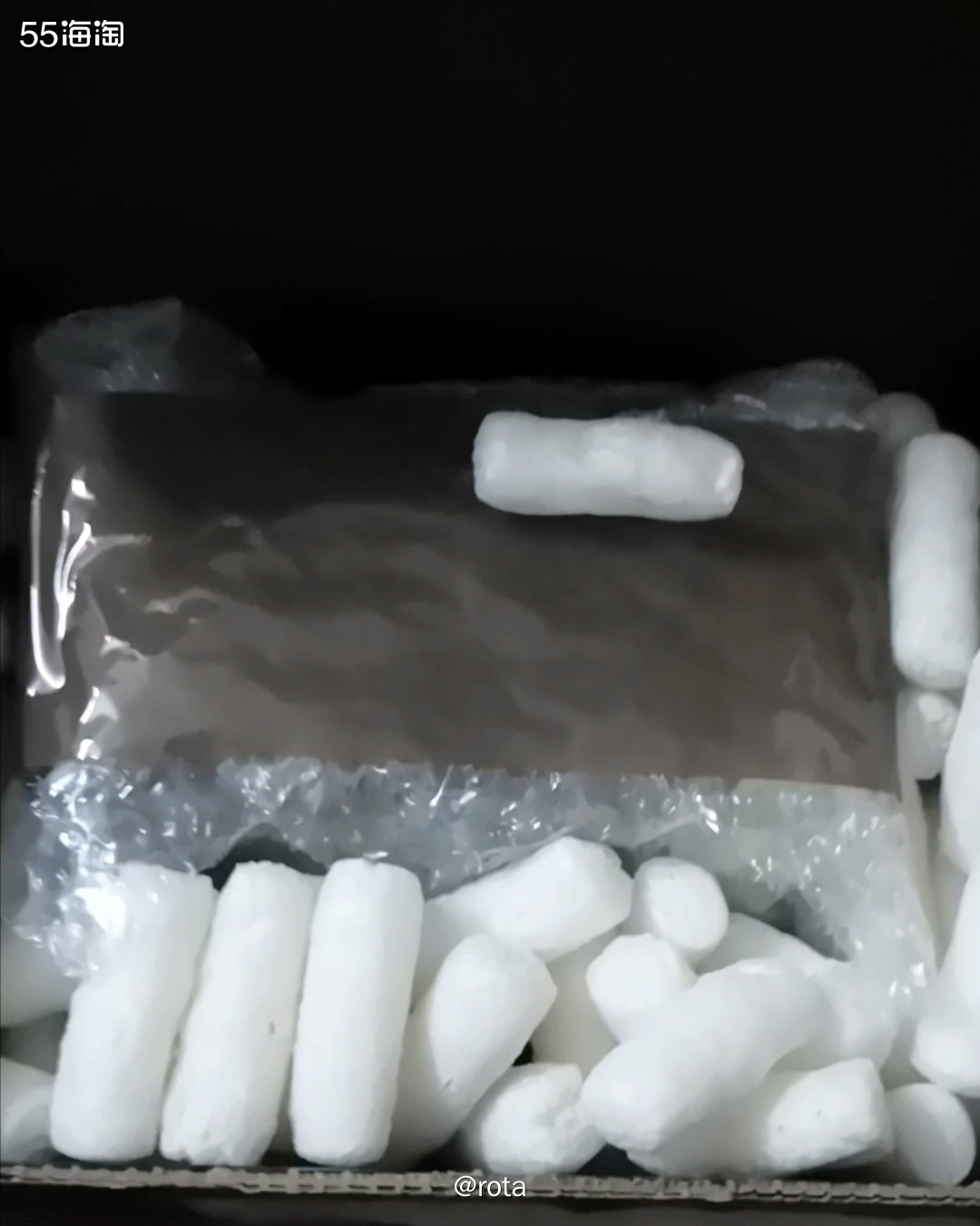 陆陆续续的羊毛都到了，别看这一箱里面东西一丢丢，但是我是合了