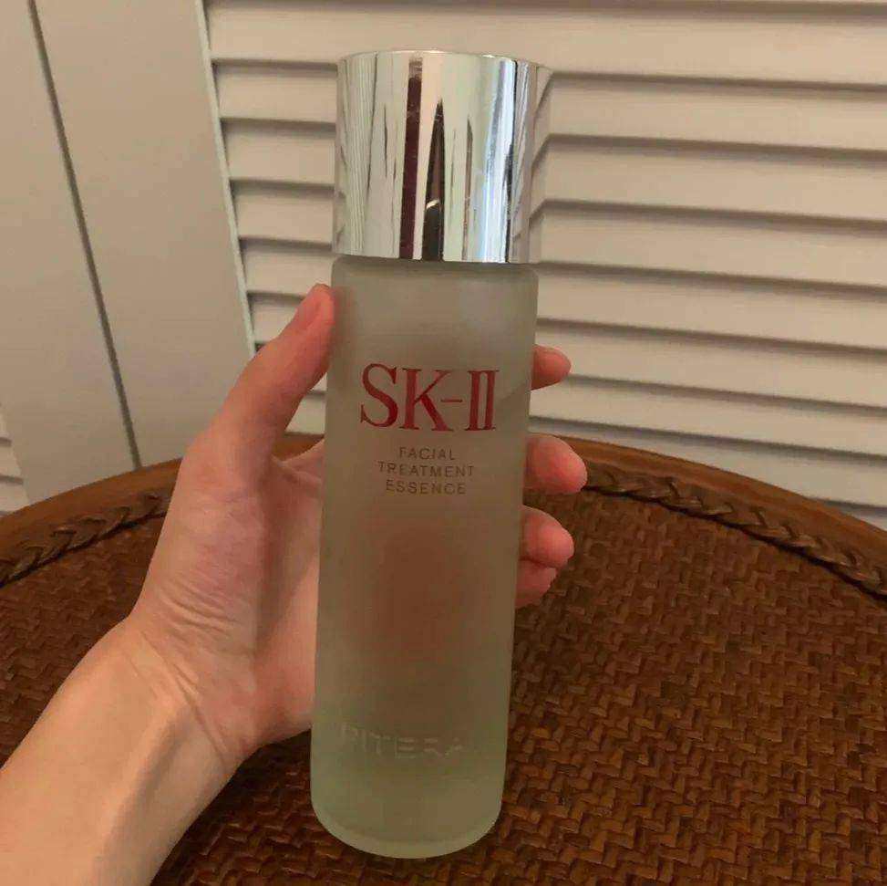 SK-II爽肤水相信集美们都很熟悉了，他生于日本，是日本皮肤