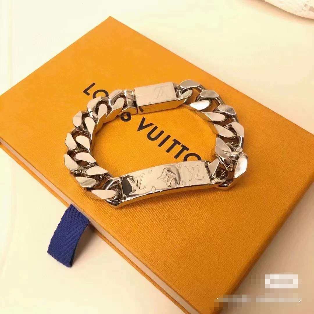 💕国内现货   LV男士竹节手链   M/L 多条，💰3