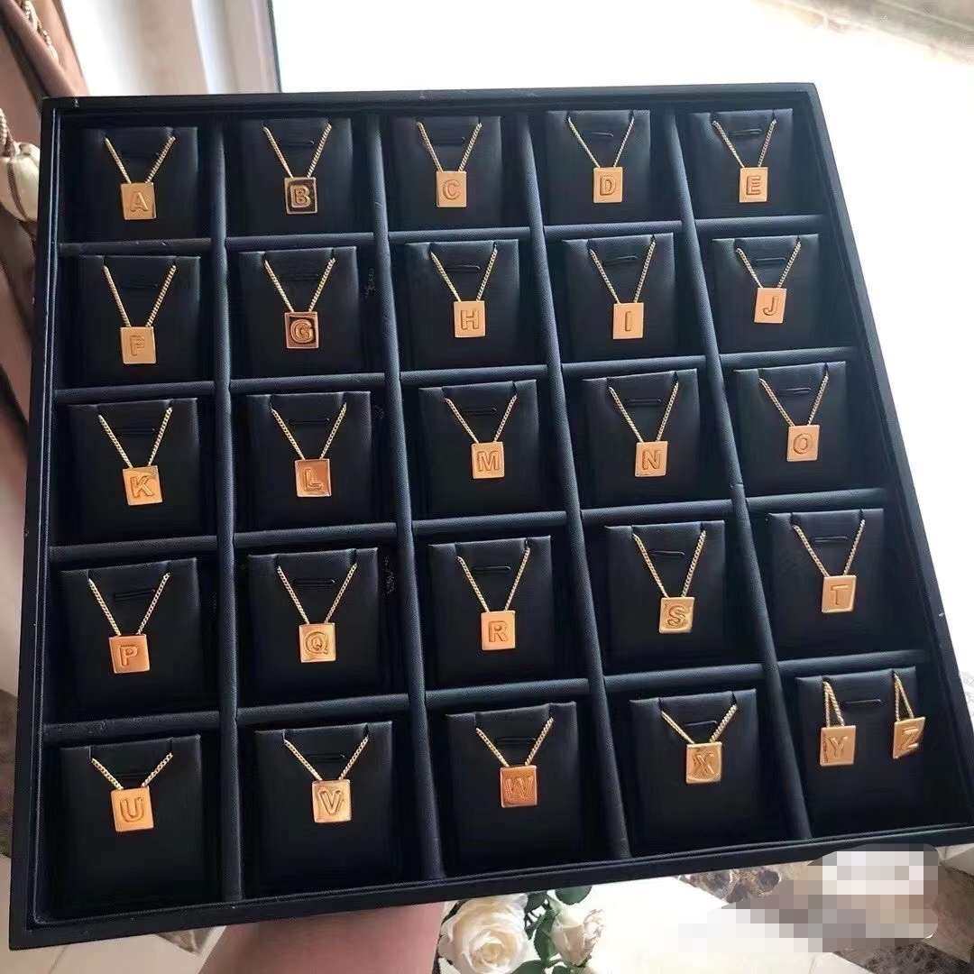 Celine 爆款字母项链 国现  剩C/G/Q/V/Y/Z