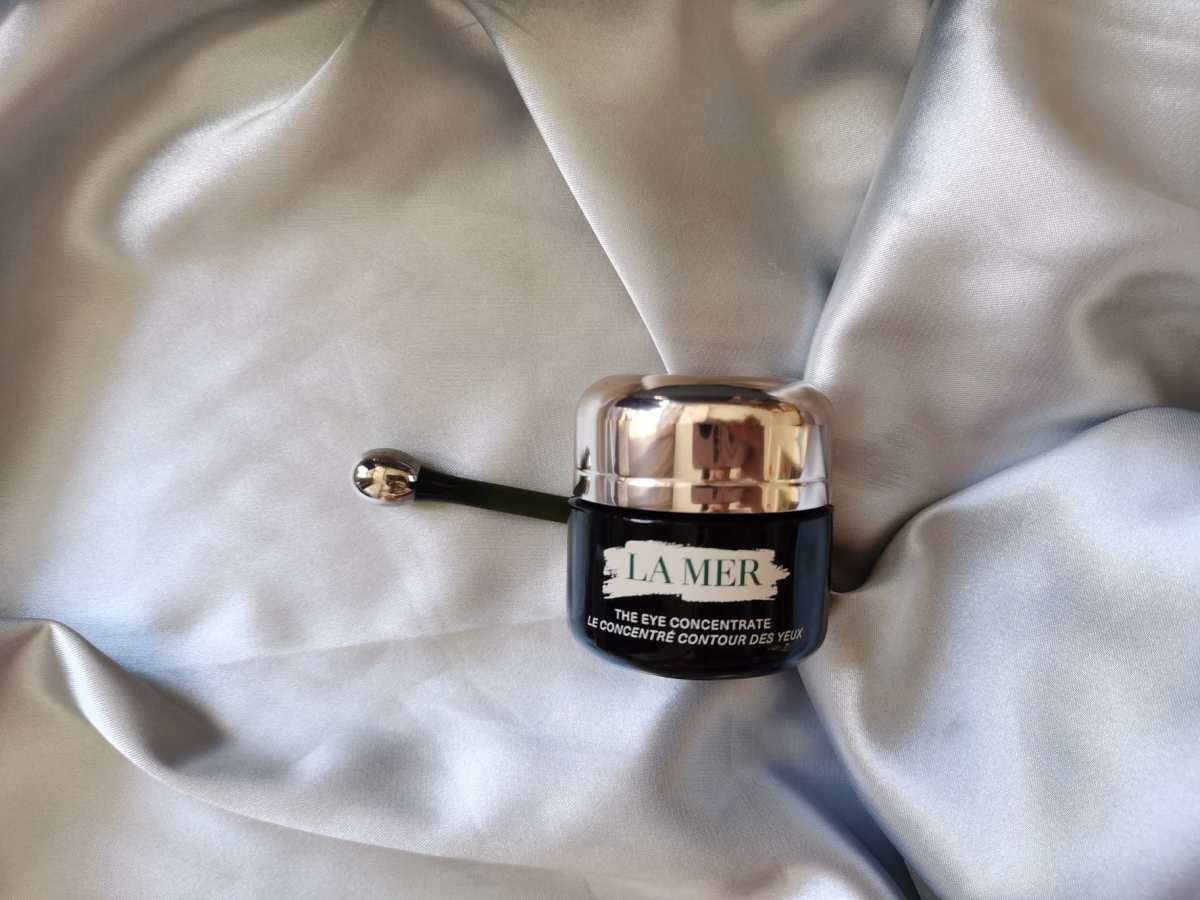 ✅作为一个混油皮，我其实很挑眼霜，因为容易长脂肪粒，海蓝之谜