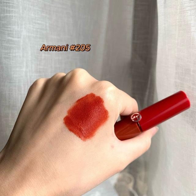 本打工人今天就是国庆最后一天假期了，哭泣。涂个唇釉让自己开心