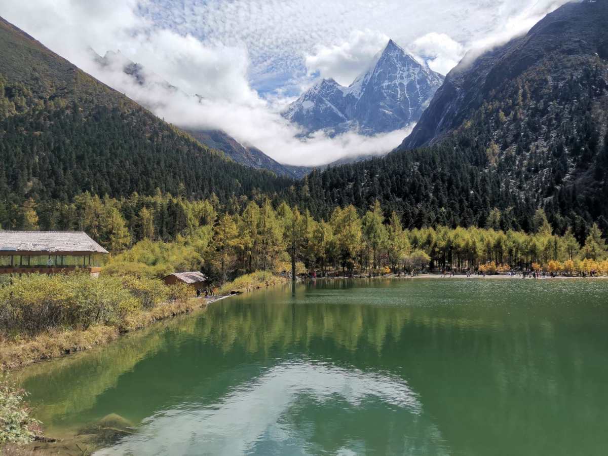 国庆如果后面几天去毕棚沟的话人超级少，每个景点司机都是跑得最