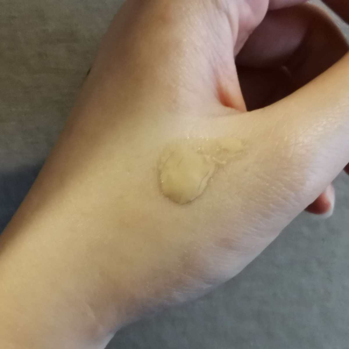 之前买修丽可b5精华和色修精华的时候，送了一只修丽可的小样，